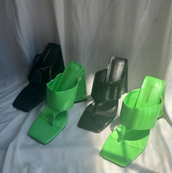 🚨FEW PAIR LEFT// Black Thong block heel - Picture 4 of 4